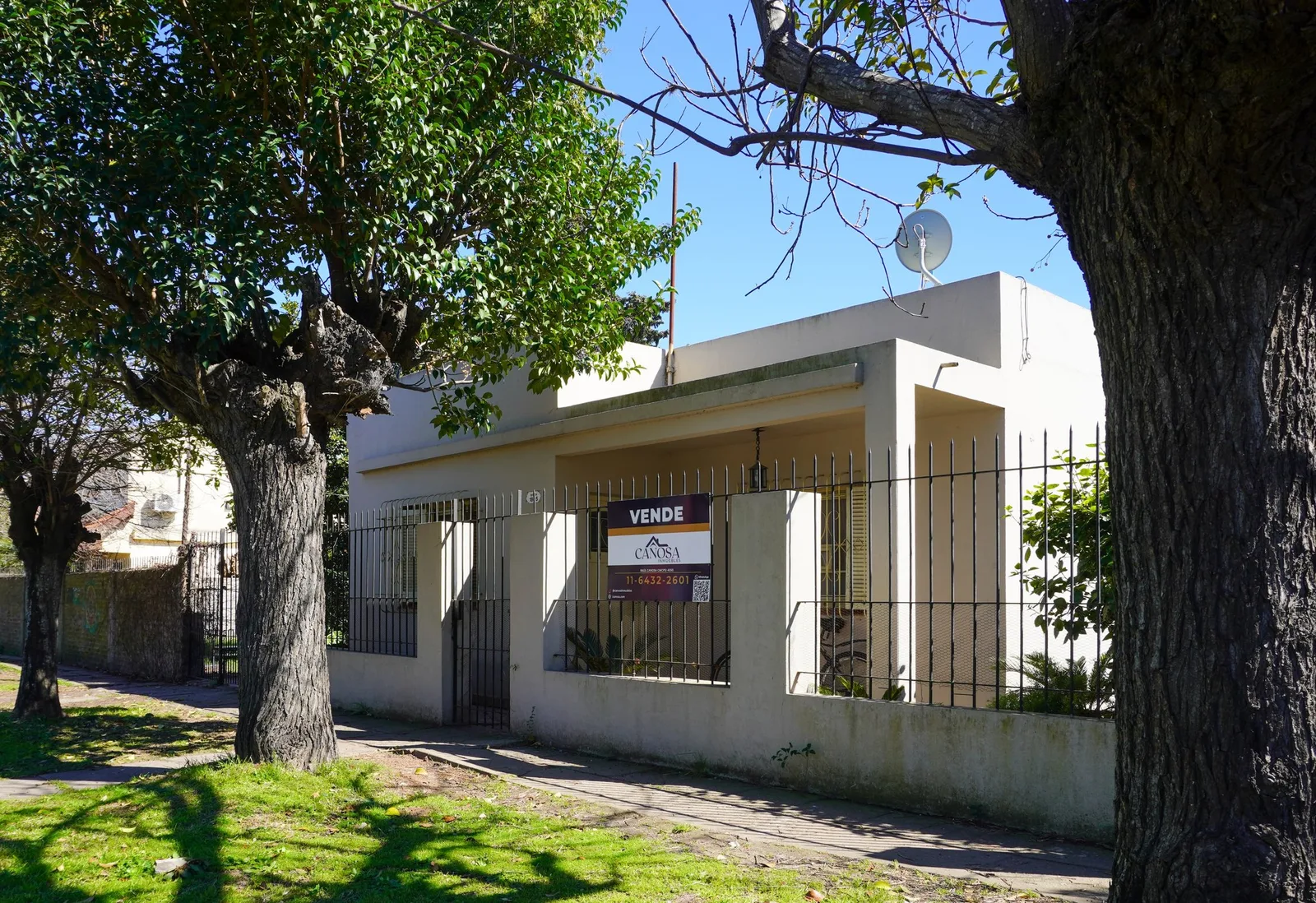Frente galeria — Casa 4 ambientes · Defensa al 1805, El Talar (Tigre)