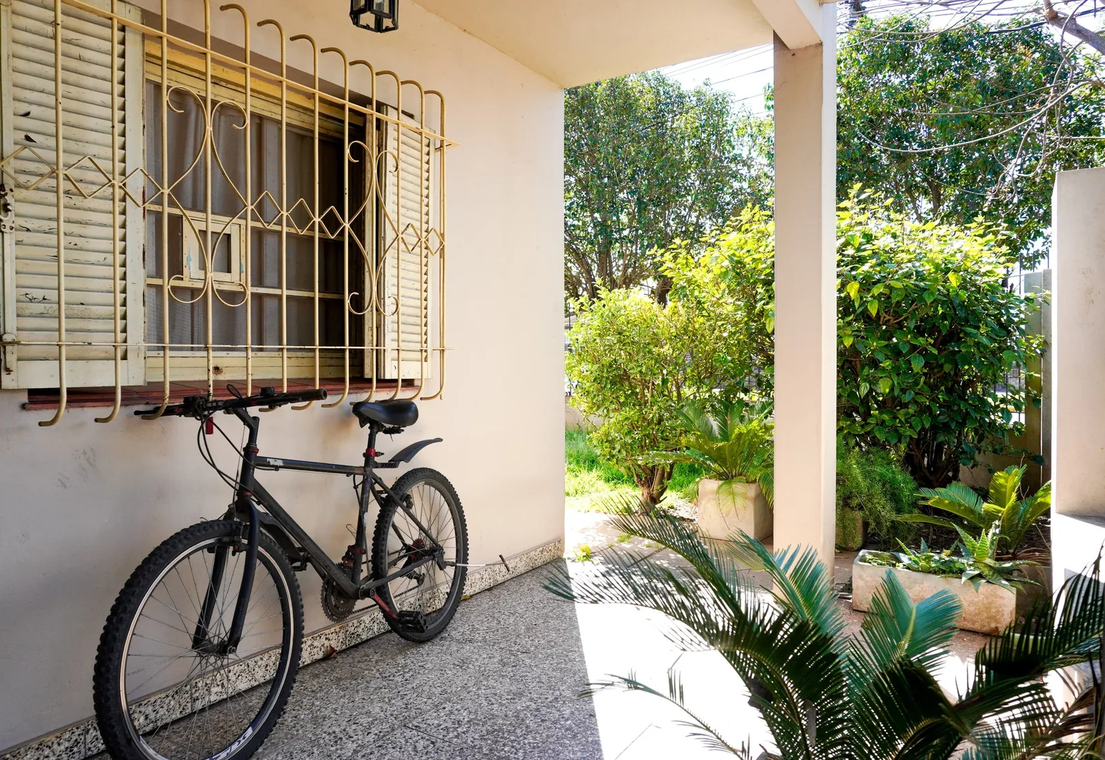 Galeria ingreso — Casa 4 ambientes · Defensa al 1805, El Talar (Tigre)